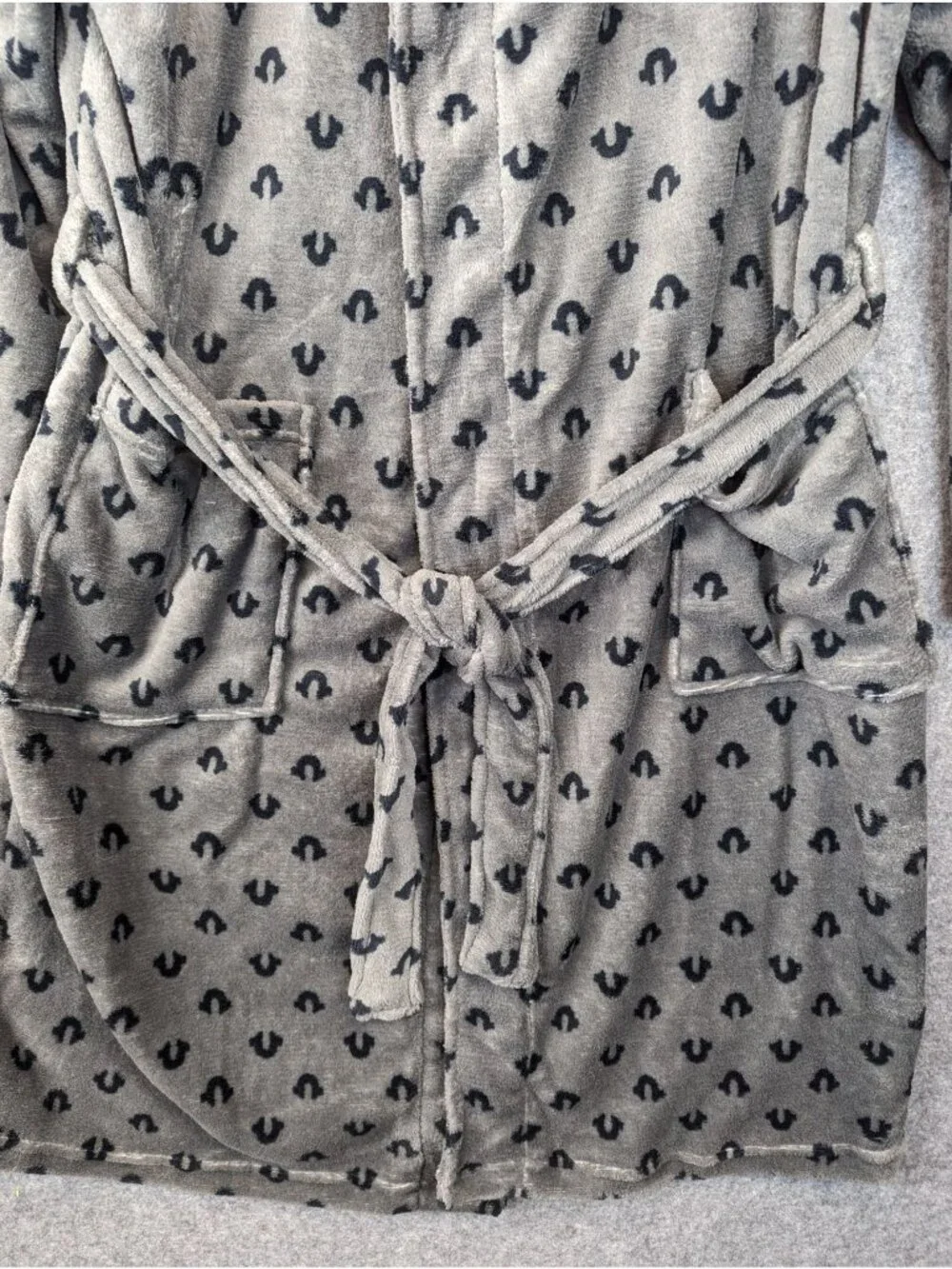 True Religion Mens Large Robe Gray Plush Sleepwear Hooded Bathrobe - NEW